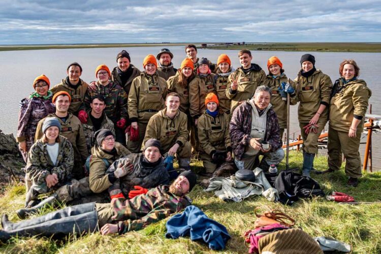 Село Сёяха. Волонтёры МОЭО «Зелёная Арктика». Фотография с сайта организации.